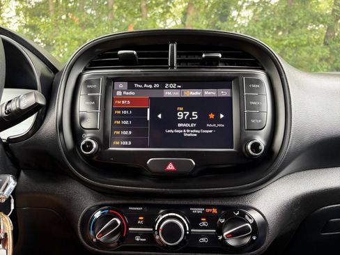 Used 2025 Kia Soul LX w/ LX Technology Package FWD image 17