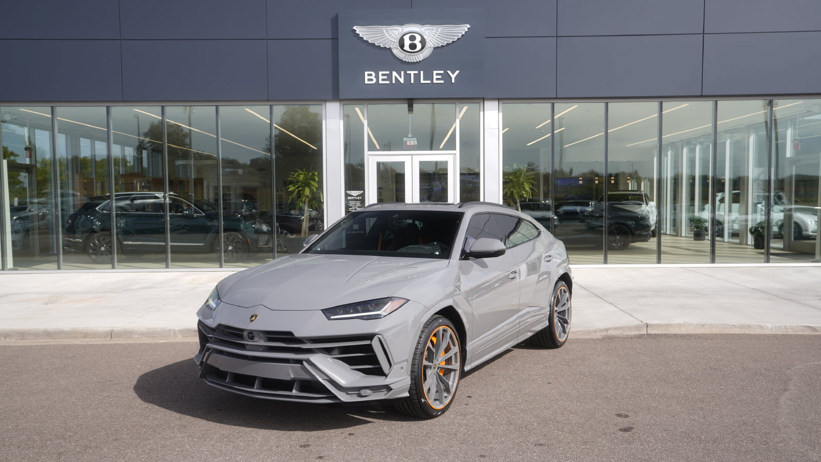 Used 2024 Lamborghini Urus S AWD/4WD image 1