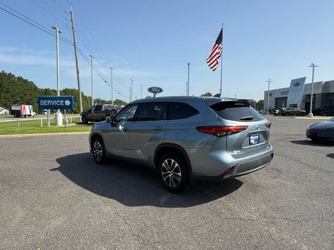 Used 2020 Toyota Highlander XLE FWD image 4