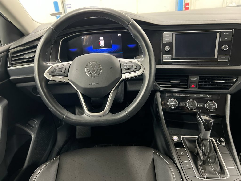 Used 2024 Volkswagen Jetta SE FWD image 11