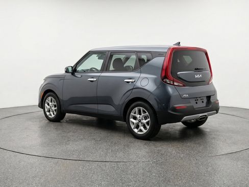 Used 2025 Kia Soul LX w/ LX Technology Package FWD image 6