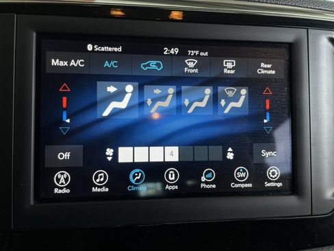 Used 2018 Chrysler Pacifica L image 38