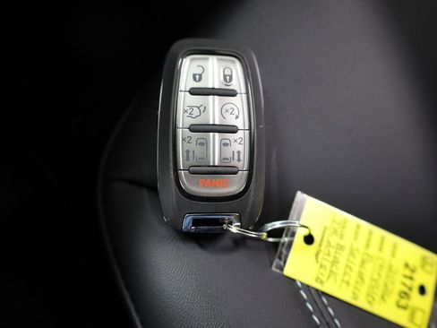 New 2026 Chrysler Pacifica Select image 27