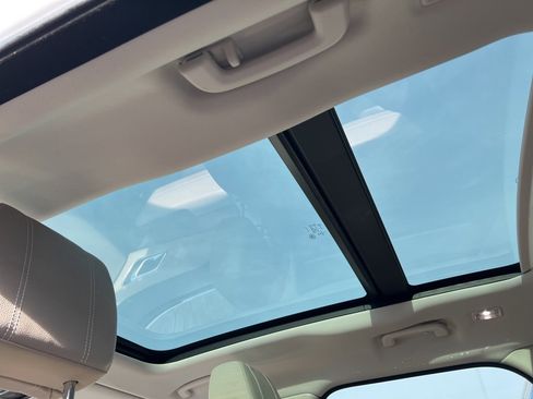 Used 2020 Land Rover Range Rover Velar S image 31