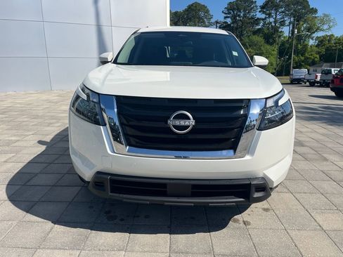 Used 2024 Nissan Pathfinder SV image 9
