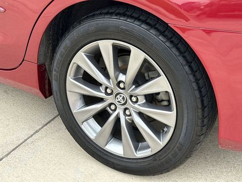 Used 2015 Toyota Camry XLE w/ Moonroof Package image 11