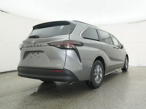 New 2026 Toyota Sienna XLE image 24