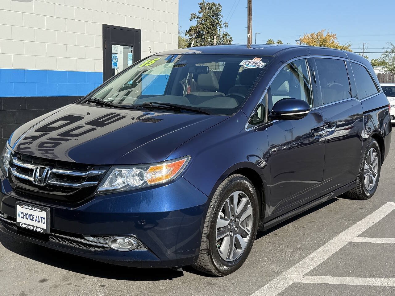 Used 2015 Honda Odyssey Touring image 2