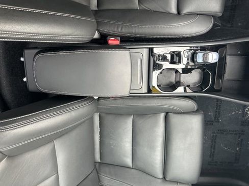 Certified 2025 Volvo XC40 B5 Plus image 26