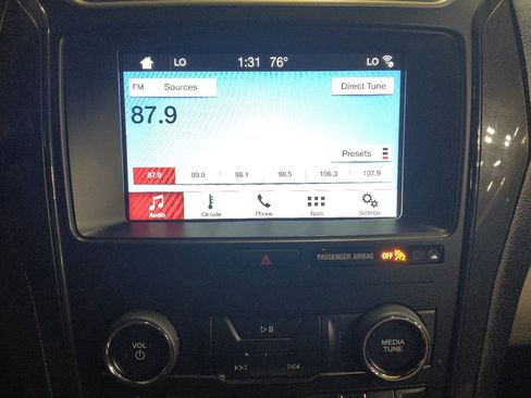 Used 2018 Ford Explorer XLT w/ Equipment Group 201A FWD image 25