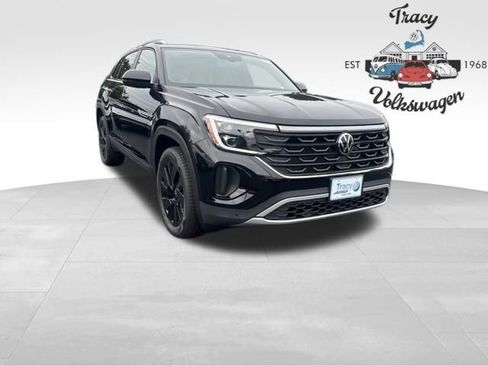 New 2026 Volkswagen Atlas Cross Sport SE image 1