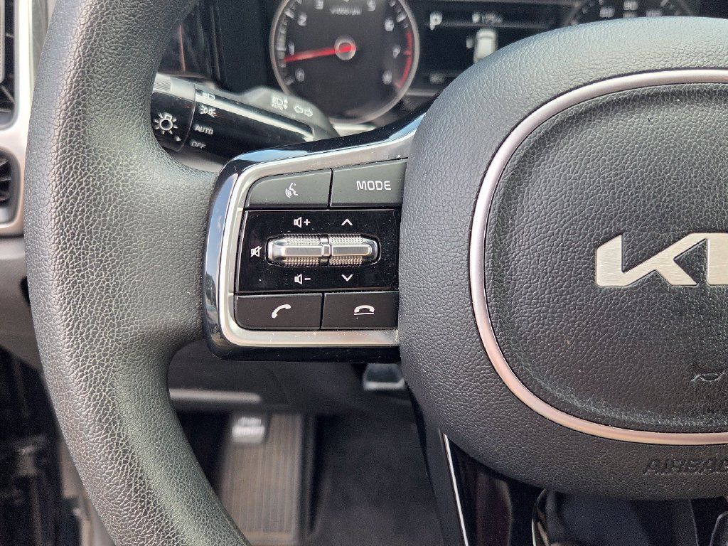 Used 2023 Kia Sorento LX AWD/4WD image 24