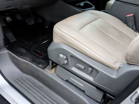 Used 2016 Nissan NV 3500 SL image 40