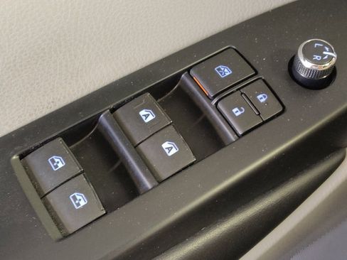 Used 2019 Toyota Highlander XLE image 27