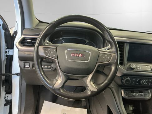 Used 2022 GMC Acadia AT4 w/ Technology Package AWD/4WD image 12