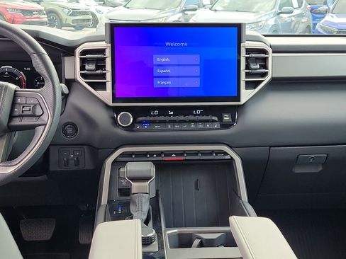 Used 2025 Toyota Tundra Limited AWD/4WD image 19