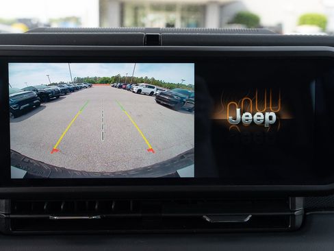 Used 2025 Jeep Wrangler Unlimited Rubicon 4xe w/ Convenience Group AWD/4WD image 29
