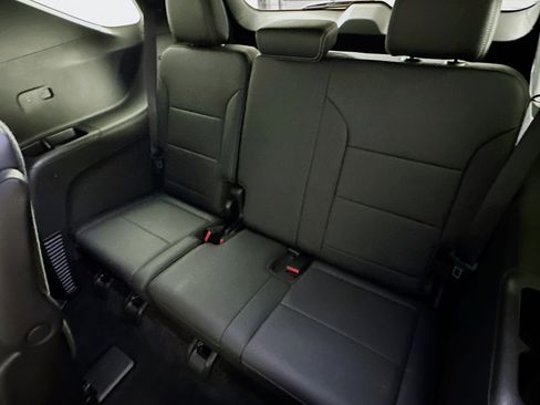Used 2025 Chevrolet Traverse LT image 29