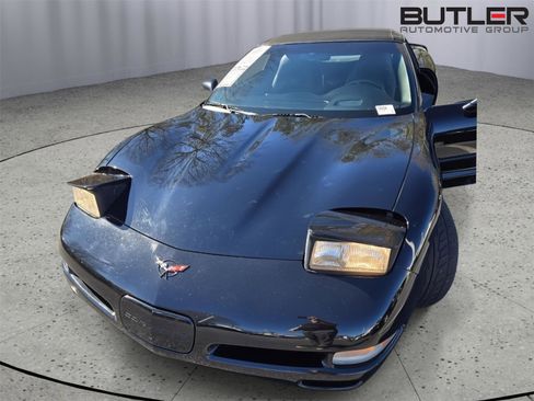 Used 2004 Chevrolet Corvette Convertible w/ Preferred Equipment Group image 10