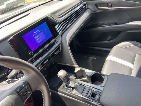Used 2025 Toyota Camry SE w/ Convenience Package FWD image 32