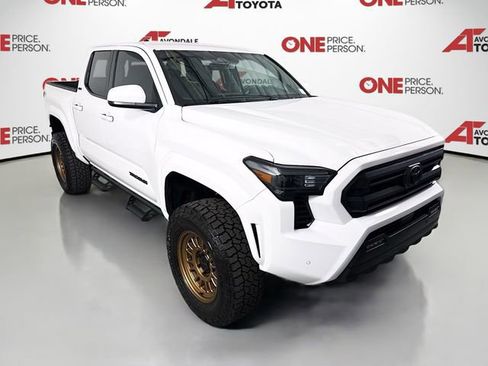 Certified 2025 Toyota Tacoma SR5 AWD/4WD image 1