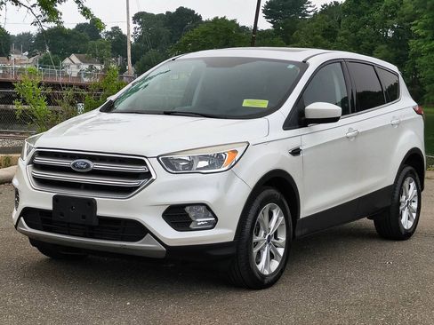 Used 2017 Ford Escape SE AWD/4WD image 3