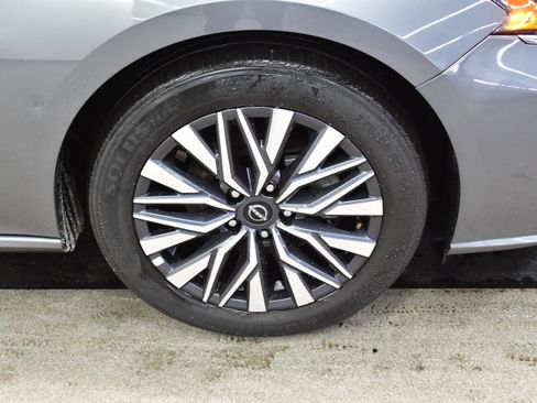 Used 2025 Nissan Altima 2.5 SV FWD image 37