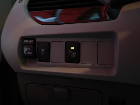 Used 2017 Toyota Sienna XLE image 13