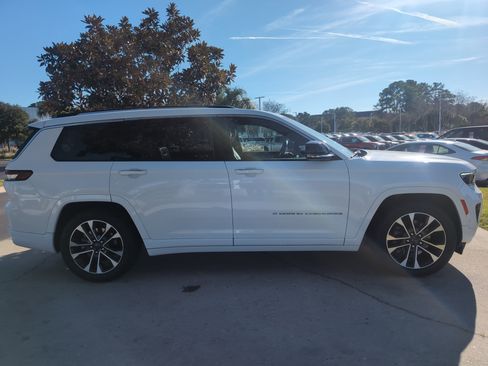 Used 2023 Jeep Grand Cherokee L Overland image 11