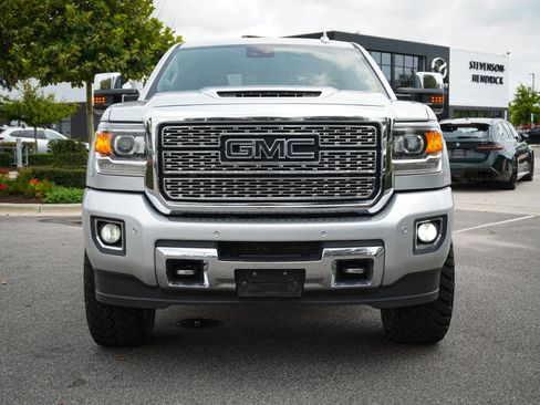 Used 2019 GMC Sierra 2500 Denali w/ Duramax Plus Package AWD/4WD image 5
