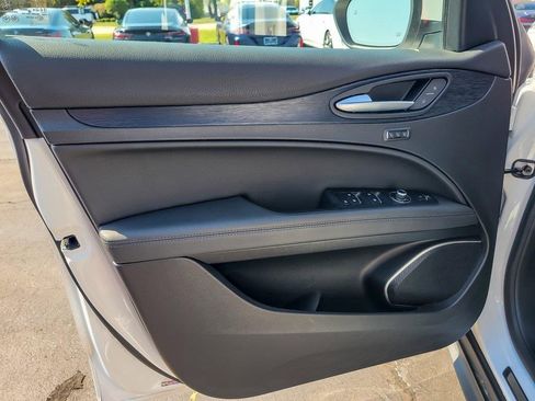 Used 2022 Alfa Romeo Stelvio Sprint image 16