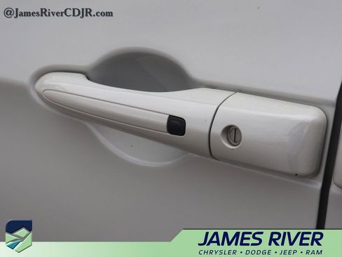 Used 2017 Chrysler Pacifica LX image 18