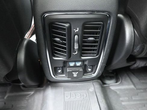 Used 2019 Jeep Grand Cherokee Trailhawk w/ Trailhawk Luxury Group AWD/4WD image 29