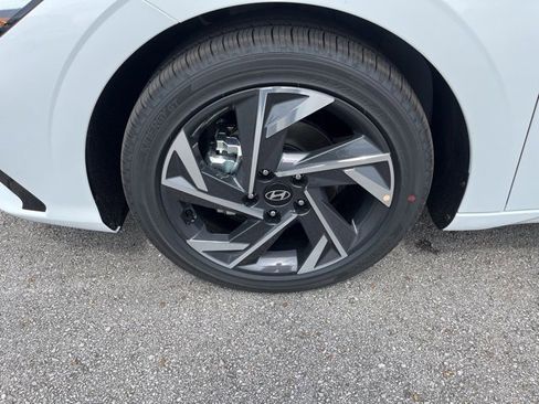 New 2025 Hyundai Elantra Limited image 44