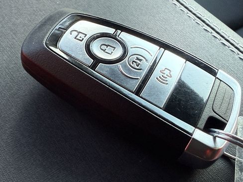 New 2025 Ford Bronco Badlands image 32