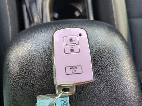 Used 2018 Toyota RAV4 XLE w/ Plus Extra Value Package AWD/4WD image 27