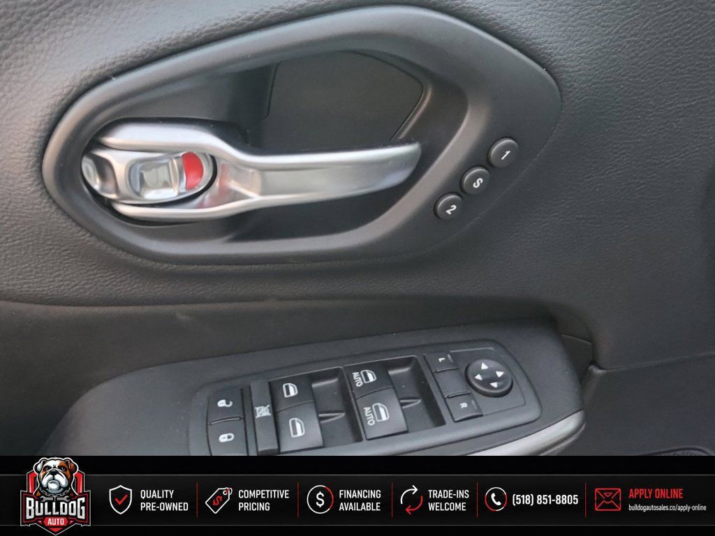 Used 2019 Jeep Cherokee Limited w/ Luxury Group AWD/4WD image 9