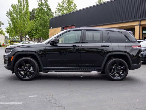 Used 2024 Jeep Grand Cherokee Limited w/ Luxury Tech Group II AWD/4WD image 10
