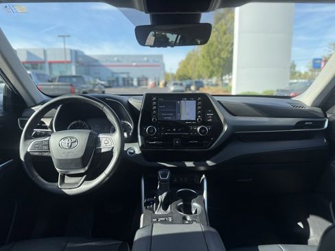 Certified 2022 Toyota Highlander XLE image 23