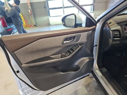 Certified 2023 Nissan Rogue SV image 14