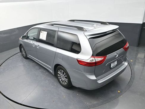 Used 2018 Toyota Sienna XLE FWD image 16