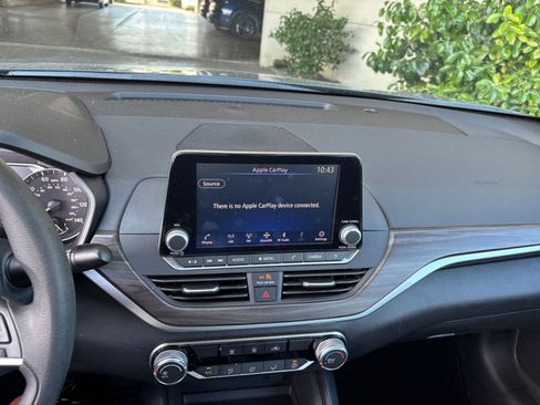 Used 2025 Nissan Altima 2.5 SV FWD image 20