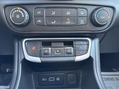 Used 2024 GMC Terrain SLE AWD/4WD image 23