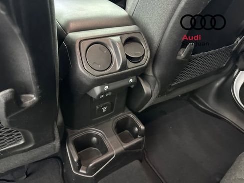 Used 2025 Jeep Wrangler Unlimited Rubicon image 30