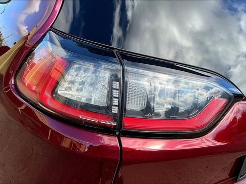 Used 2019 Jeep Cherokee Trailhawk AWD/4WD image 29