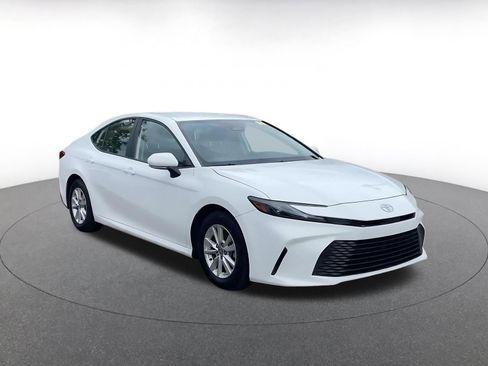 Used 2025 Toyota Camry LE image 2