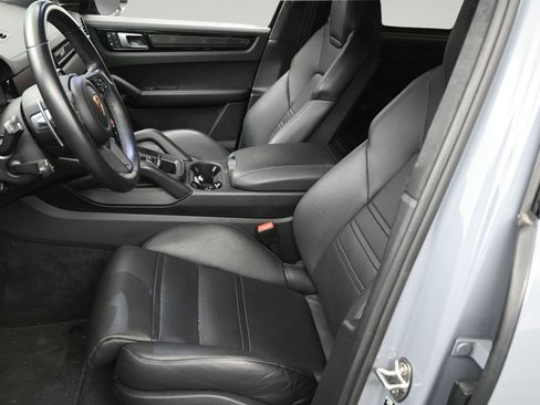 Certified 2022 Porsche Cayenne Turbo GT AWD/4WD image 6