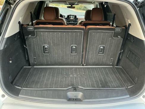 Used 2024 Nissan Pathfinder Platinum image 18