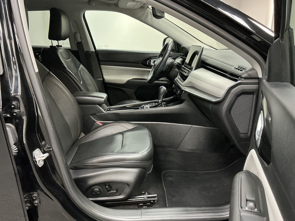Used 2022 Jeep Compass Limited w/ Elite Group AWD/4WD image 32