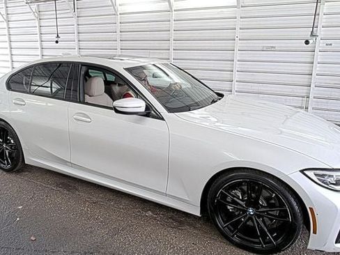 Used 2021 BMW 330i Sedan w/ M Sport Package RWD image 4